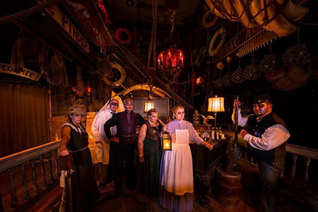 Key West Ghosts and Gravestones Trolley Tour-4