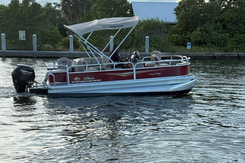 Dania Beach 18ft Pontoon Boat Full Day Rental-4 Dania Beach 18ft Pontoon Boat Full Day Rental-4